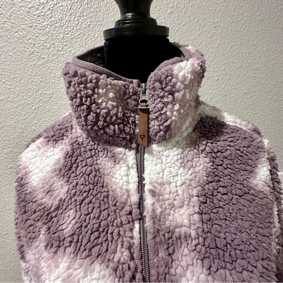 Livoutdoor Life-Integrity-Earth Sherpa Long Sleeve Kangaroo Sweatshirt in EUC - Picture 3 of 7